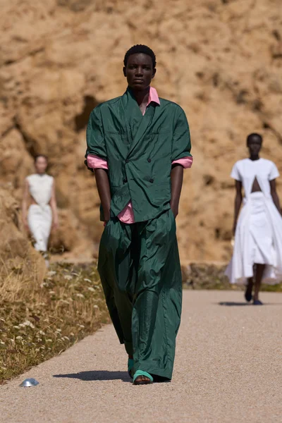 Look 27